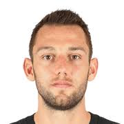 A collection of facts like salary, net worth, married, affair, relationship, girlfriend, dating, bio, career can also be found. Stefan De Vrij Fifa 21 84 Rating And Price Futbin