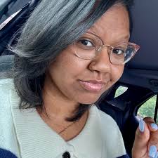 Teyana Taylor glowing with Aaron Pierre and her daughters backstage 😍