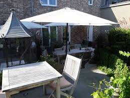 Les solutions déco pour les jardins clos et urbains ne manquent pas. Petit Jardin Avec Terrasse De Degustation Picture Of Le Mont Blanc Hotton Artisan Glacier Hotton Tripadvisor