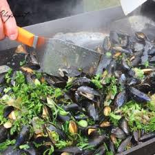 Les Moules A La Plancha De Bouchot S Il Vous Plait Recettes Et Cuisine A La Plancha Moules Plancha Cuisine A La Plancha Recette Moules
