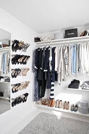 Menage De Garde Robe Efficace Trucs Et Conseils Idee Dressing Deco Dressing Amenagement Dressing