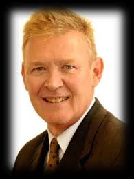 AGENDA & SPEAKER PROFILES Understanding the benefits of monolithic versus  multi-brand strategies in the Insurance market