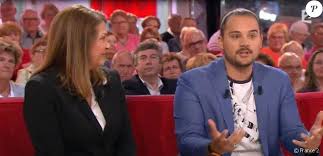 Actu people de la star, scoops, vidéos vincent lagaf et ses amis people. Vincent Lagaf Sa Femme Veronique Et Son Fils Robin Sur Le Plateau De Vivement Dimanche Dimanche 12 Juin 2016 Sur France 2 Purepeople