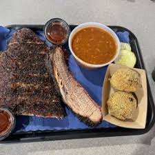 FAMOUS DAVE'S BBQ
