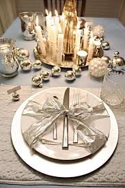 Edle Tischdeko Schimmert In Gold Und Silber Arrangement Fur Weihnachten Tischdekoration Weihnachten Tischdeko Weihnachten Tischdekoration