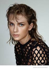 Taylor Swift hair by Karin Bigler makeup by Maxine Leonard PH Thomas  Whiteside