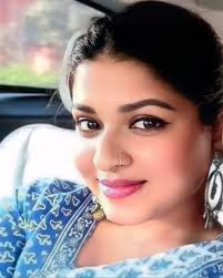 Arunita Kanjilal singing and photo challenge discussion