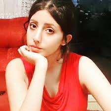 Which actor or actress has had a major surgical procedure while making a  movie?