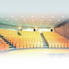 Après l'installation des suspentes, des fourrures et de l'isolant, vissez les plaques ba13 plafond perpendiculairement aux profilés, tous les 30 cm. Dalle De Plafond Pour Absorption Et Isolation Acoustique Thermatex Silence Knauf Amf