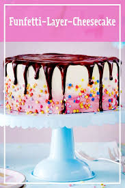 Besonderes augenmerk richten wir dabei auf innovative kochrezepte und backrezepte sowie liebevolle tischdekoration. Funfetti Layer Cheesecake Rezept Lecker Rezept Kuchen Und Torten Geburtstagstorte Einfach Geburtstagstorte