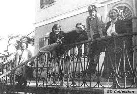 Durrell Family In Front Of The Daffodil Yellow Villa Corfu 1935 From Left Margo Durrell Nancy Myers Durrell L Gerald Durrell Corfu The Durrells In Corfu