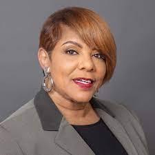 Deena Isom's Instagram, Twitter & Facebook