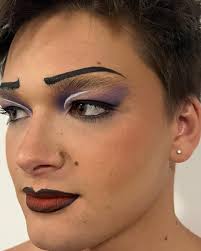 Emily Beaton MUA engadiu unha nova foto.