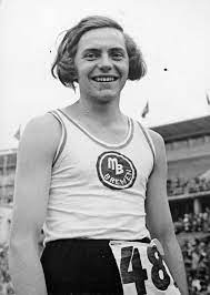 Reichssportfeld olympiastadion hitler, göring, goebbels schwimmstadion zuschauer aus vielen nationen olympiade berlin 1936 00:25:55 besucher auf dem reichssportfeld. Heinrich Ratjen Wikipedia