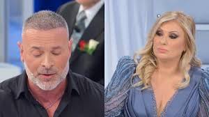 Uomini e Donne, l'opinione della puntata: Angelo confessa: "Tina non è  scattato nulla". Ma lei sbotta: "E chi se ne frega!"