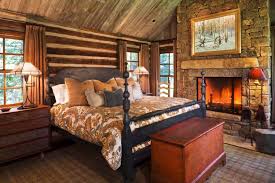 Wildlife tapestry pillows and throws dress up pine and cedar rustic furniture. 35 Gorgeous Log Cabin Style Bedrooms To Make You Drool