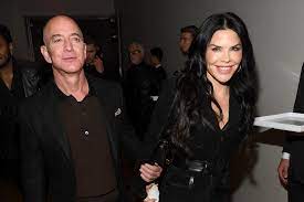 Lauren sanchez's bio and a collection of facts like bio, net worth, affair, husband, dating, jeff bezos, news anchor, loose lips, amazon's jeff bezos wife, whitesell, design, tv host, bezos girlfriend, family, salary, famous for, birthday, biography and more can also be found. How Jeff Bezos Affair With Lauren Sanchez Was Revealed