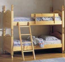Scopriamo 15 modelli di letti a castello in legno perfetti per gli amanti dello stile rustico che siano alla ricerca di un design particolare ed originale. Letto A Castello Legno Massello
