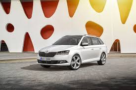 The frame of the redesigned radiator grille and the roof come in › simply clever: Vorstellung Der Neue Skoda Fabia Autogott At