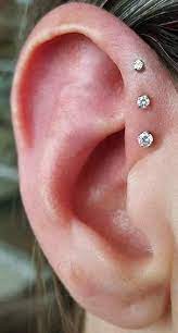 Einfache Triple Forward Helix Ear Piercing Ideen Fur Frauen Swarovski Crystal Ear Ohrlocher Earings Piercings Red Earrings Stud Black Crystal Earrings