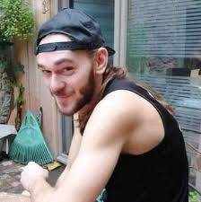 NE PAS OUBLIER Il y a 3 ans, Morgan Keane a été assassiné par un chasseur  devant sa maison alors qu'il coupait du bois. Le chasseur a pris deux ans  avec sursis..