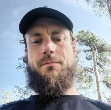 Humorous observation of worship music at church using Judgment Day's  background