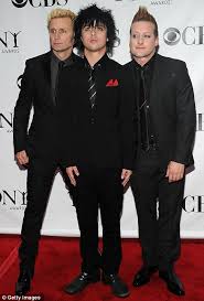 Green Day Frontman Billie Joe Armstrong Rushed To Hospital In Italy As Band Apologise For Cancelling Gig Daily Mail Online He also sings and plays the guitar in another rock band, 'pinhead gunpowder', and participates. daily mail