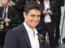 Riccardo scamarcio e angharad wood fanno coppia da poco più di un anno, eppure i due stanno per diventare genitori e a quanto pare si sarebbero anche sposati in gran segreto. Chi E Angharad Wood La Compagna Di Riccardo Scamarcio Che Lo Rendera Papa Corriere It