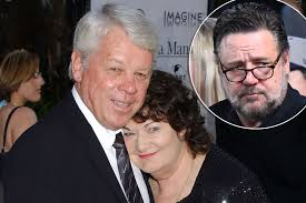 Vote for most stylish men 2021 at be global fashion network. Russell Crowe Mourns The Death Of Dad John Alexander Crowe