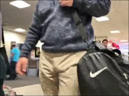 BULGE Spy: Dad Goes Commando at The Airport - ThisVid.com