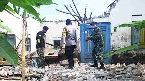 Gempa di blitar 2021terjadi gempa bumi di kabupaten blitar jawa timur pada jumat (21/5/2021). 200 Lebih Rumah Warga Di Kabupaten Blitar Rusak Dan 11 Orang Luka Akibat Gempa Memontum Com