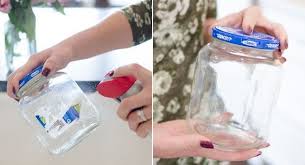 Les Utilisations Meconnues De L Huile Multifonction Wd 40 Pour La Maison En 2020 Truc Et Astuce Deco Bricolage Utile Et Facile Trucs Et Astuces Maison