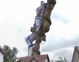 Hyper Mommy restrained by tentacles