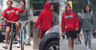 Varios años después de dar por terminada su relación, selena gomez y justin bieber han quedado para retomar las buenas costumbres. Index Of Media Fotos Noticias Selena Gomez