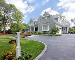 I Pinimg Com Originals 11 C4 A8 11c4a898339526f9472276a6ad7f25e9 Jpg House Front House Exterior Driveway Landscaping