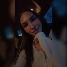 Looking for a photographer for my wedding that's not so expensive? If  anyone knows anybody please let me know.