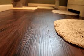 ما يتميز باركيه فينيل ولماذا هو شائع جدا