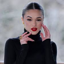 Finale per il terzo e quarto posto del torneo "il piu' amato tra i  napoletani che ci hanno reso orgogliosi" tra Eduardo De Filippo e Pino  Daniele. Vi ricordo che per votare