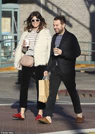 Amanda leigh moore was born in nashua, new hampshire, on during her childhood, her family moved to orlando, florida, where she was raised. Mandy Moore Talks Fiance Baby Plans And Being A Size 6 Daily Mail Online