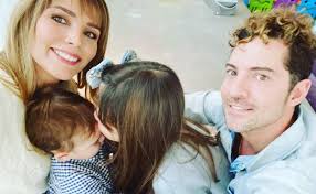 Todo el mundo sabía que este 2018 sería el año en el que david bisbal y rosanna zanetti se convertirían en marido y mujer, pero lo que pocos se esperaban es que la ceremonia fuese tan secreta. David Bisbal Se Reencuentra Con Su Hija Ella El Comercio