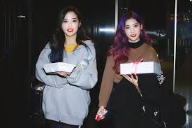 Stunning Female Idols Born In 2001 Olivia Hye Olivia Trending Photos