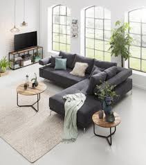 Schwere mann sms mit seinem telefon und chillen auf der couch im. Sofas Und Couches Mobelhaus Hermes