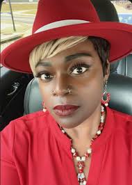 Hats make any outfit better ❤️🤍❤️🤍 Flexing in my complexion!