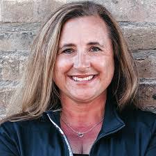 Betsy Fernandez's Instagram, Twitter & Facebook