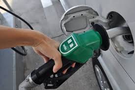 ガソリン税廃止で何が変わる？家計への影響と今後の議論を徹底解説！ - Imagen principal del artículo