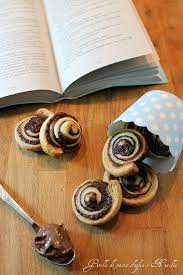 Sistemare in mezzo un coppa pasta o un bicchiere. Girelle Facili Di Pasta Sfoglia E Nutella Donnepasticcione