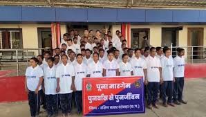 सुरक्षाबलों को मिली बड़ी सफलता, 63 नक्सलियों ने किया समर्पण, 1 करोड़ से