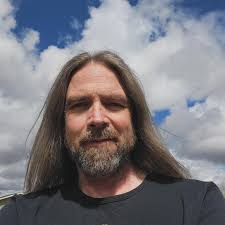 Happy Saturday everyone! Next up to re-introduce is Scott 👋🏻 Scott has  been our student massage therapist for the last few months offering reduced  rate massages until the end of July ☀️