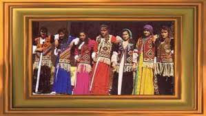 Damat mutlaka takım elbise giymelidir. Hakkari Dugunleri Kiz Isteme Baslik Parasi Gelin Alma Kic Kacirma Nisan Soz Kesme Berdel Evliligi