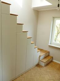 Wie stauraum in einer wohnung auf kreative weise entsteht, zeigt diese schranktreppe. Schranktreppe